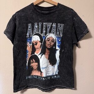 Alliyah graphic stone washed tshirt Size Small